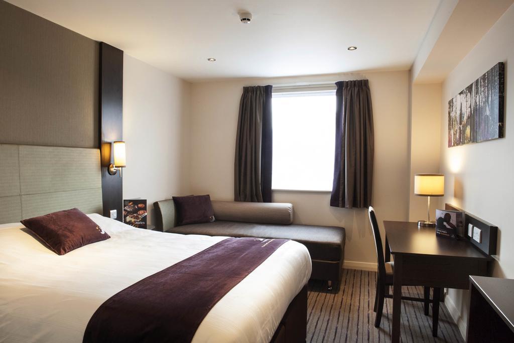 Premier Inn Aberdeen Airport - Dyce Kamer foto