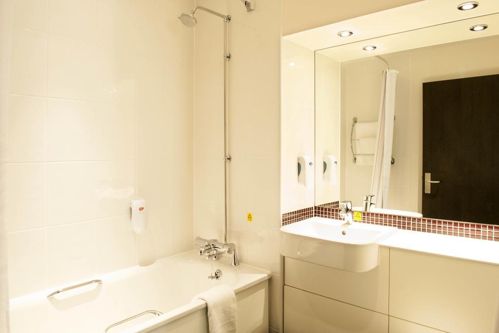 Premier Inn Aberdeen Airport - Dyce Kamer foto