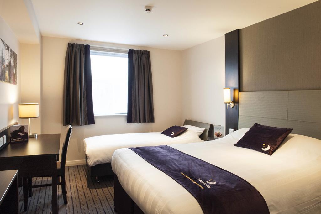 Premier Inn Aberdeen Airport - Dyce Kamer foto
